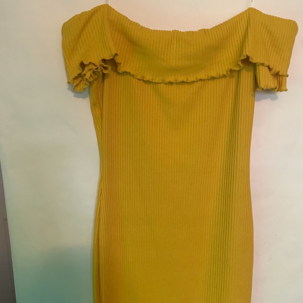 Dress cold shoulder size M (NEW)